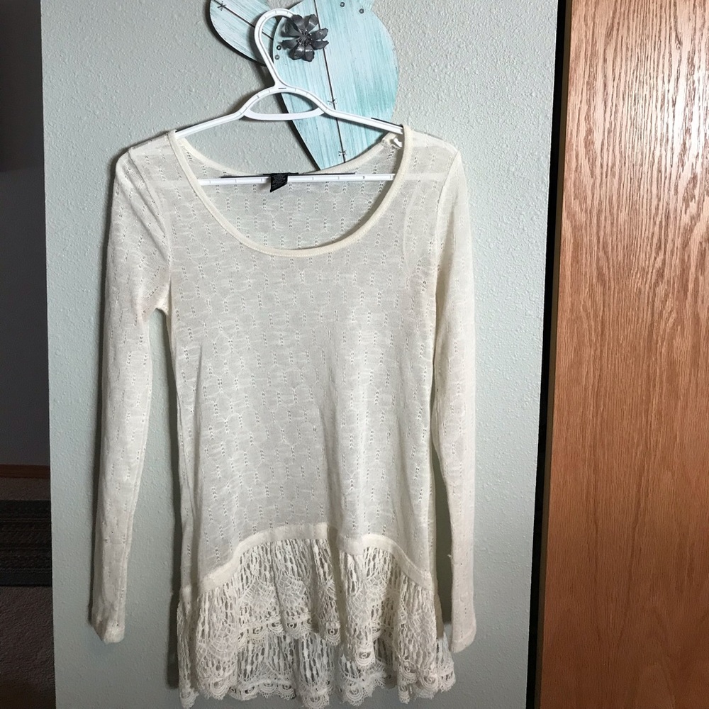 Long Sleeved Lace Bottomed Shirt